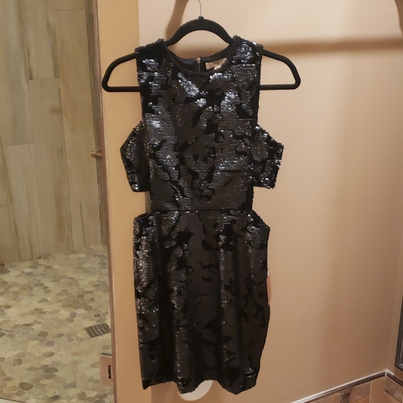 Forever 21 black velvet with sequins all over - Picture 2 of 16